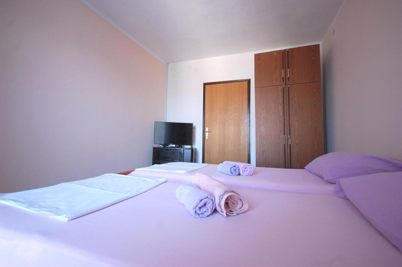 Apartments Dida By El-Pi Tours Njivice Bagian luar foto