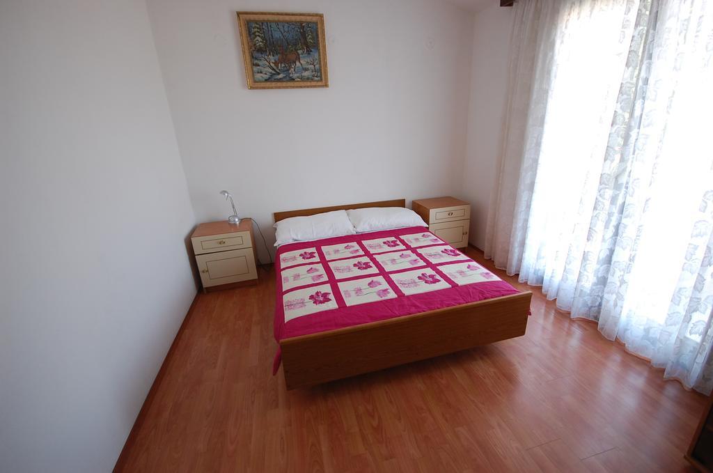 Apartments Dida By El-Pi Tours Njivice Ruang foto