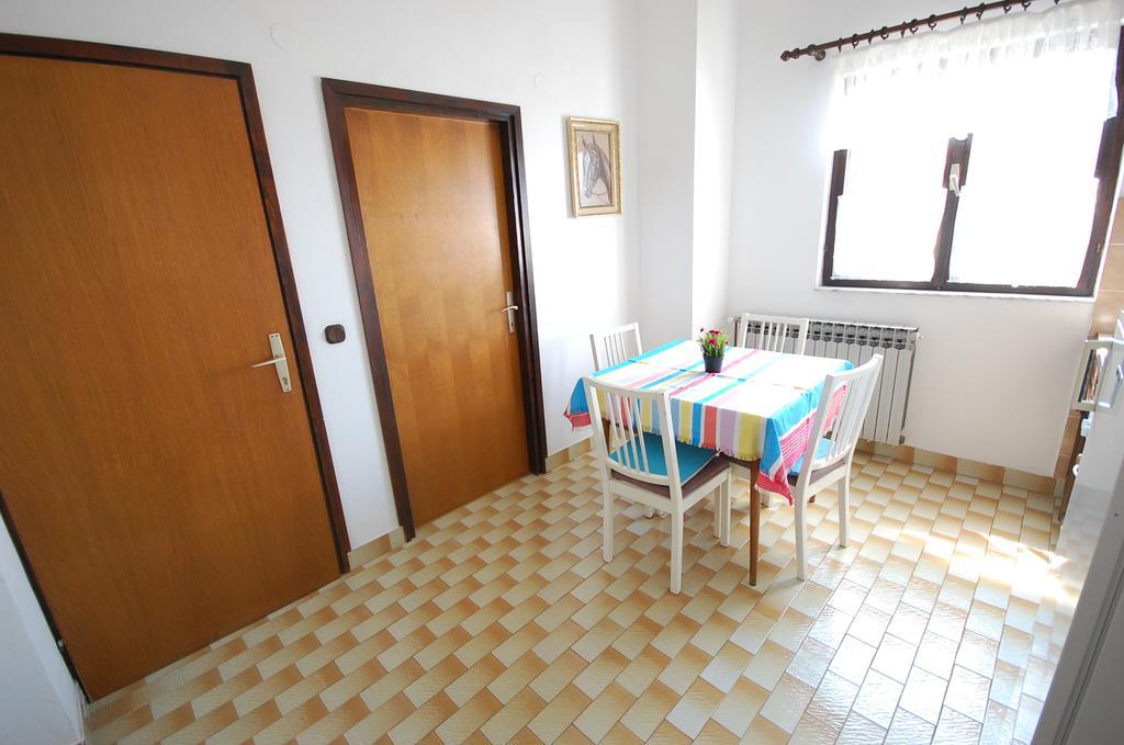 Apartments Dida By El-Pi Tours Njivice Ruang foto