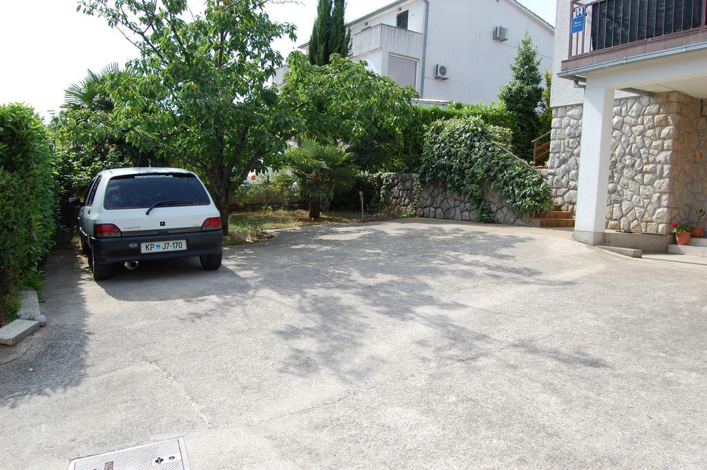 Apartments Dida By El-Pi Tours Njivice Bagian luar foto