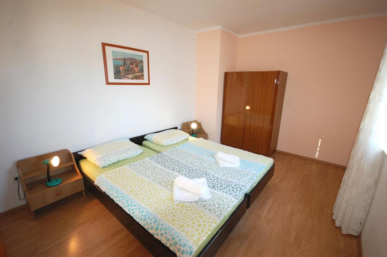 Apartments Dida By El-Pi Tours Njivice Bagian luar foto
