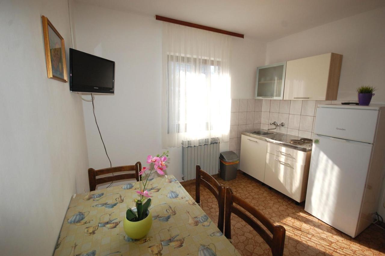 Apartments Dida By El-Pi Tours Njivice Bagian luar foto