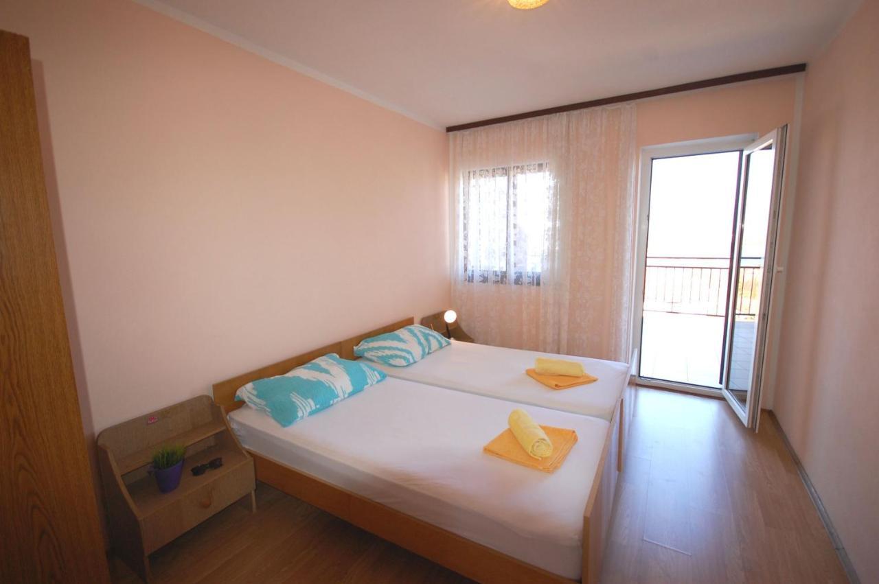 Apartments Dida By El-Pi Tours Njivice Bagian luar foto