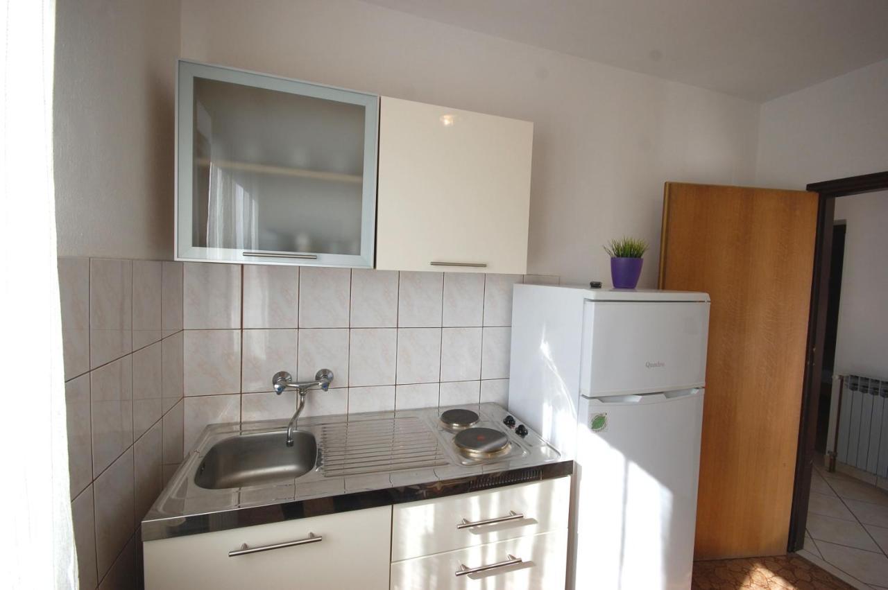 Apartments Dida By El-Pi Tours Njivice Bagian luar foto