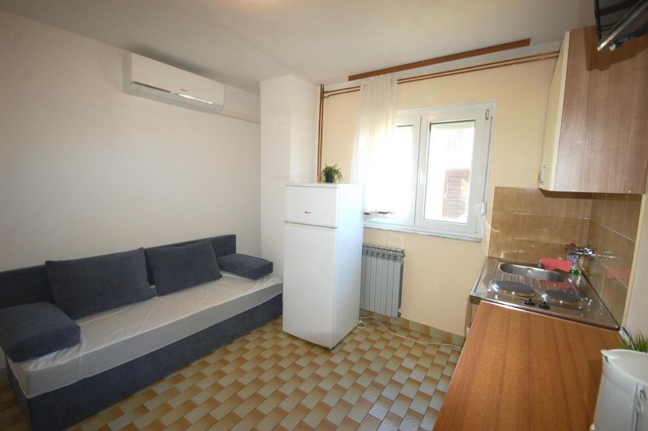 Apartments Dida By El-Pi Tours Njivice Bagian luar foto