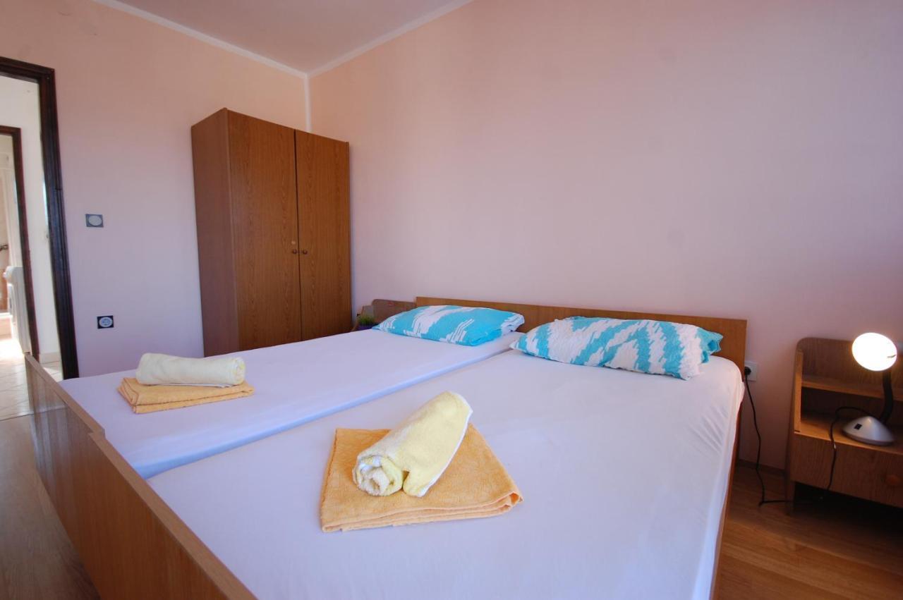 Apartments Dida By El-Pi Tours Njivice Bagian luar foto