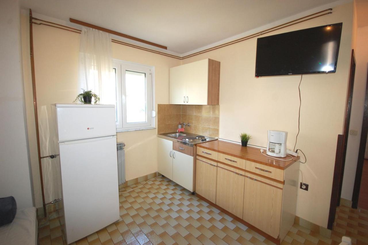 Apartments Dida By El-Pi Tours Njivice Bagian luar foto